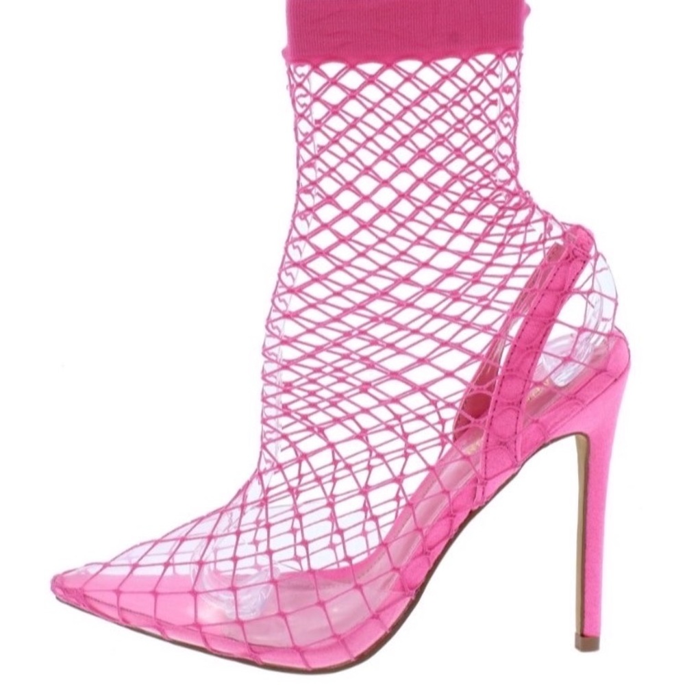 Fishnet pumps